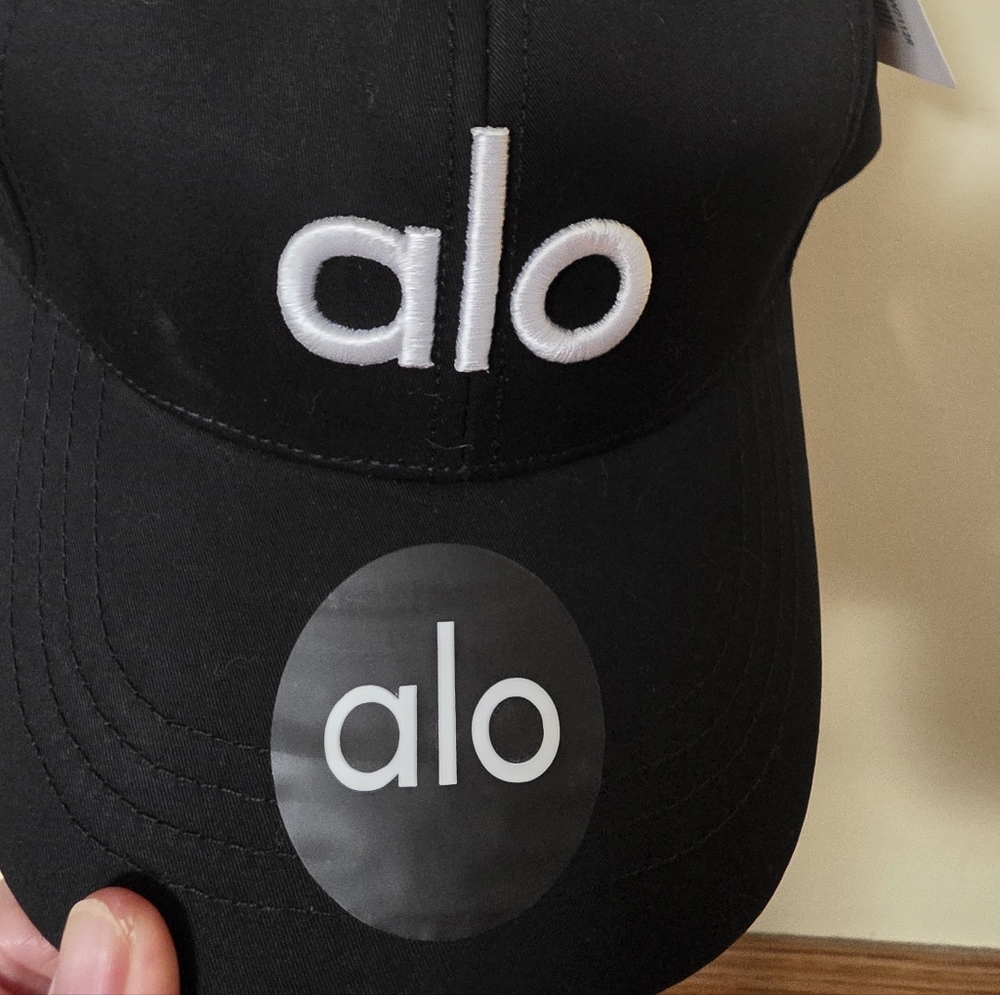 ALO Yoga Black Cap - Picture 6 of 6